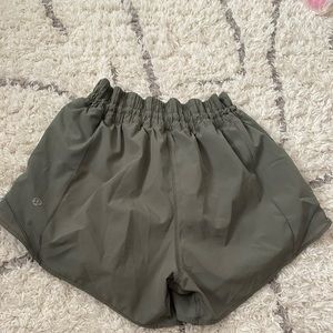 Lululemon Hotty Hot shorts High Rise 4 inch size 8 green